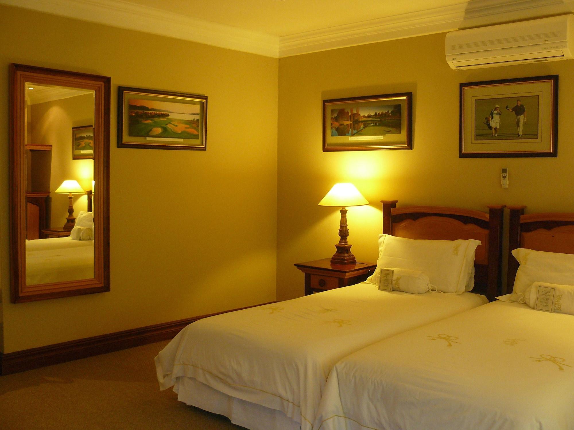 The Woodpecker Inn Pretoria-Noord Extérieur photo
