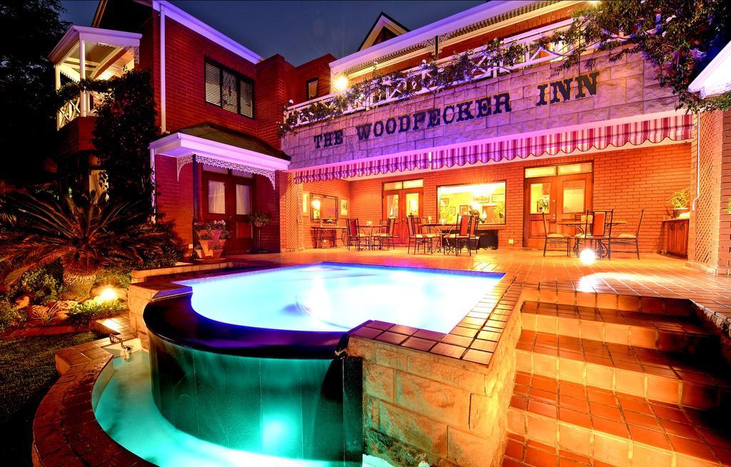The Woodpecker Inn Pretoria-Noord Extérieur photo