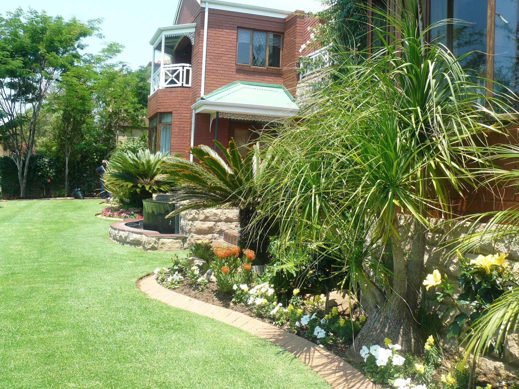 The Woodpecker Inn Pretoria-Noord Extérieur photo