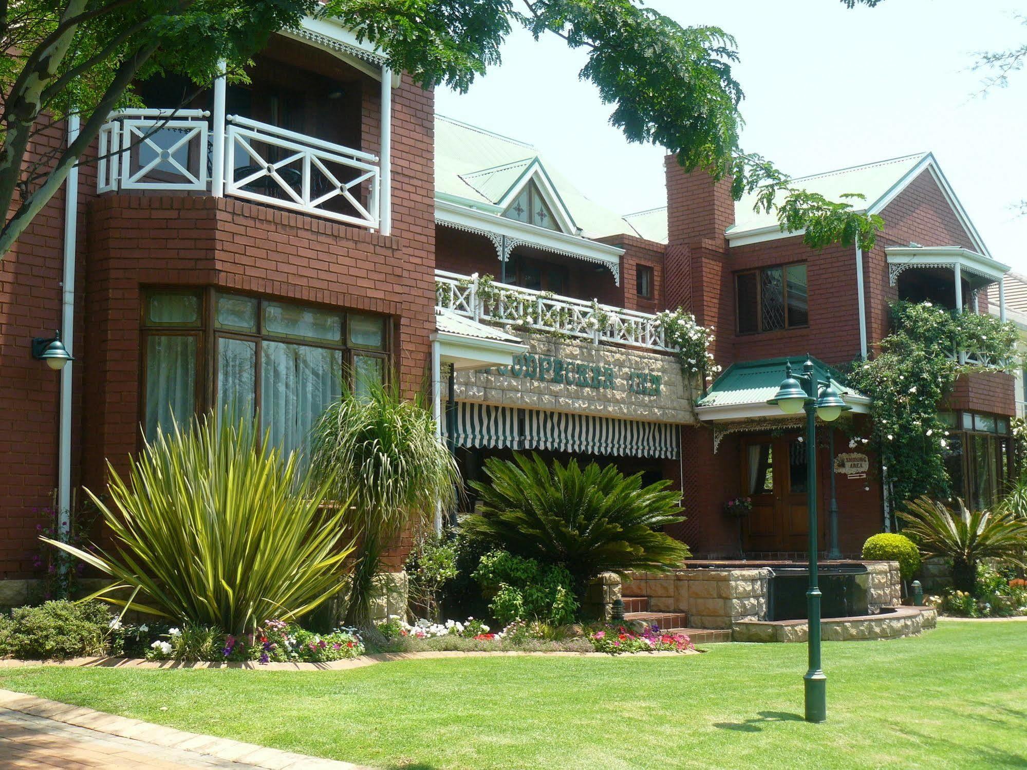 The Woodpecker Inn Pretoria-Noord Extérieur photo