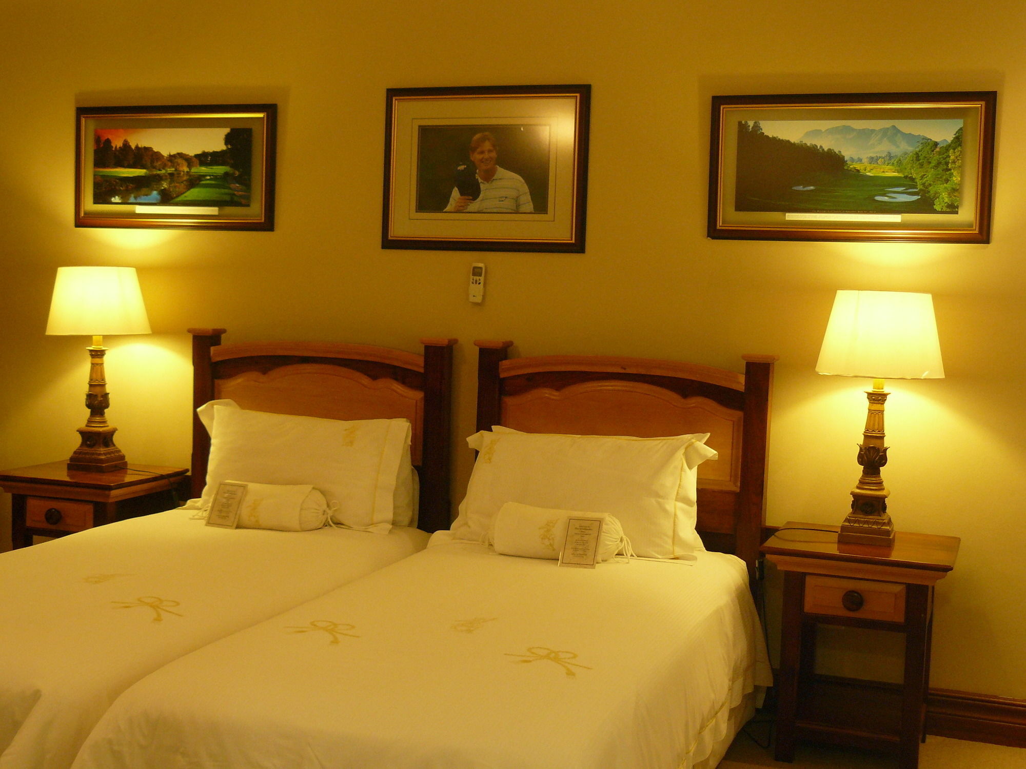 The Woodpecker Inn Pretoria-Noord Extérieur photo